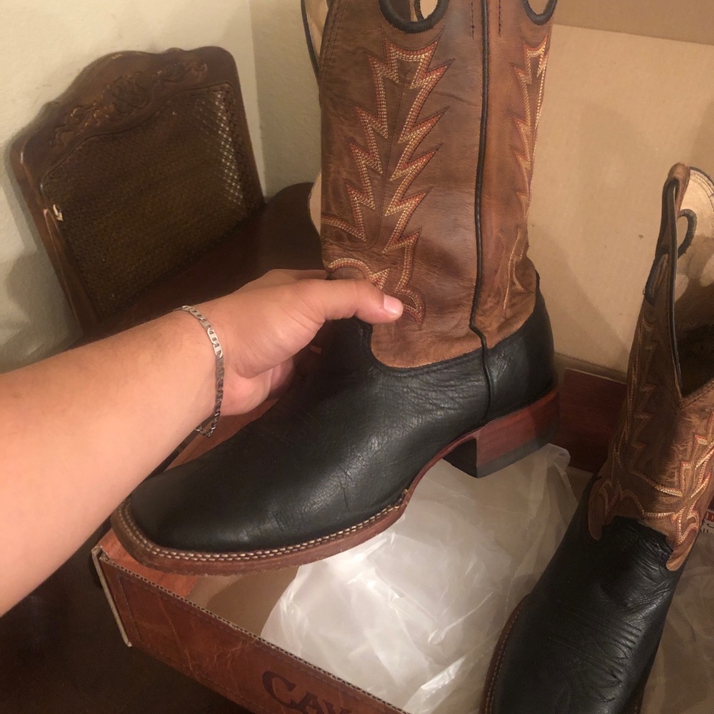 Boots - Picture 3 of 4